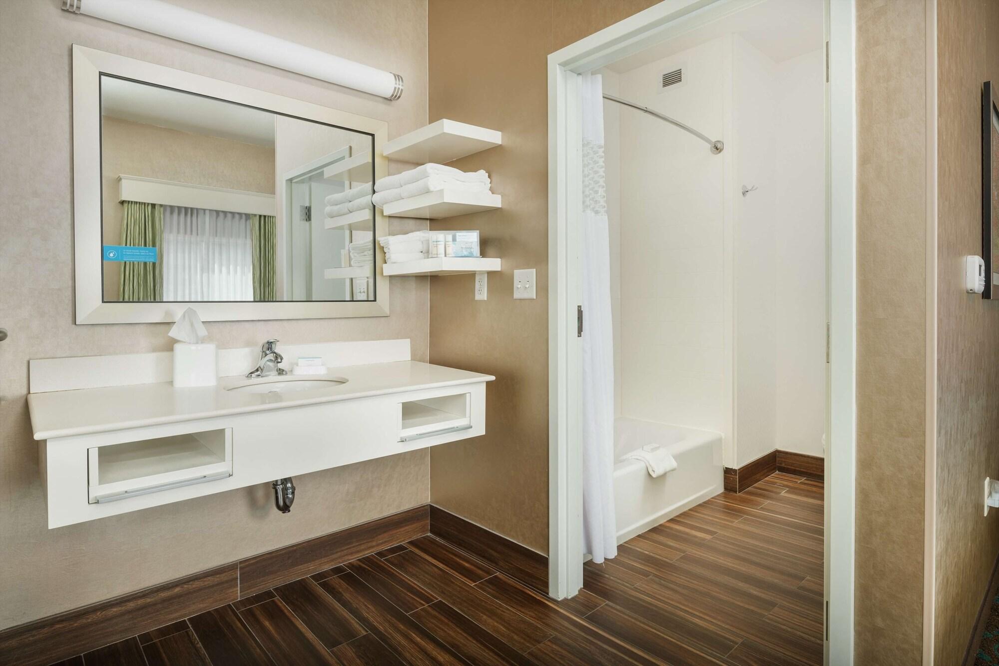 Hampton Inn & Suites Portland/Hillsboro-Evergreen Park Экстерьер фото
