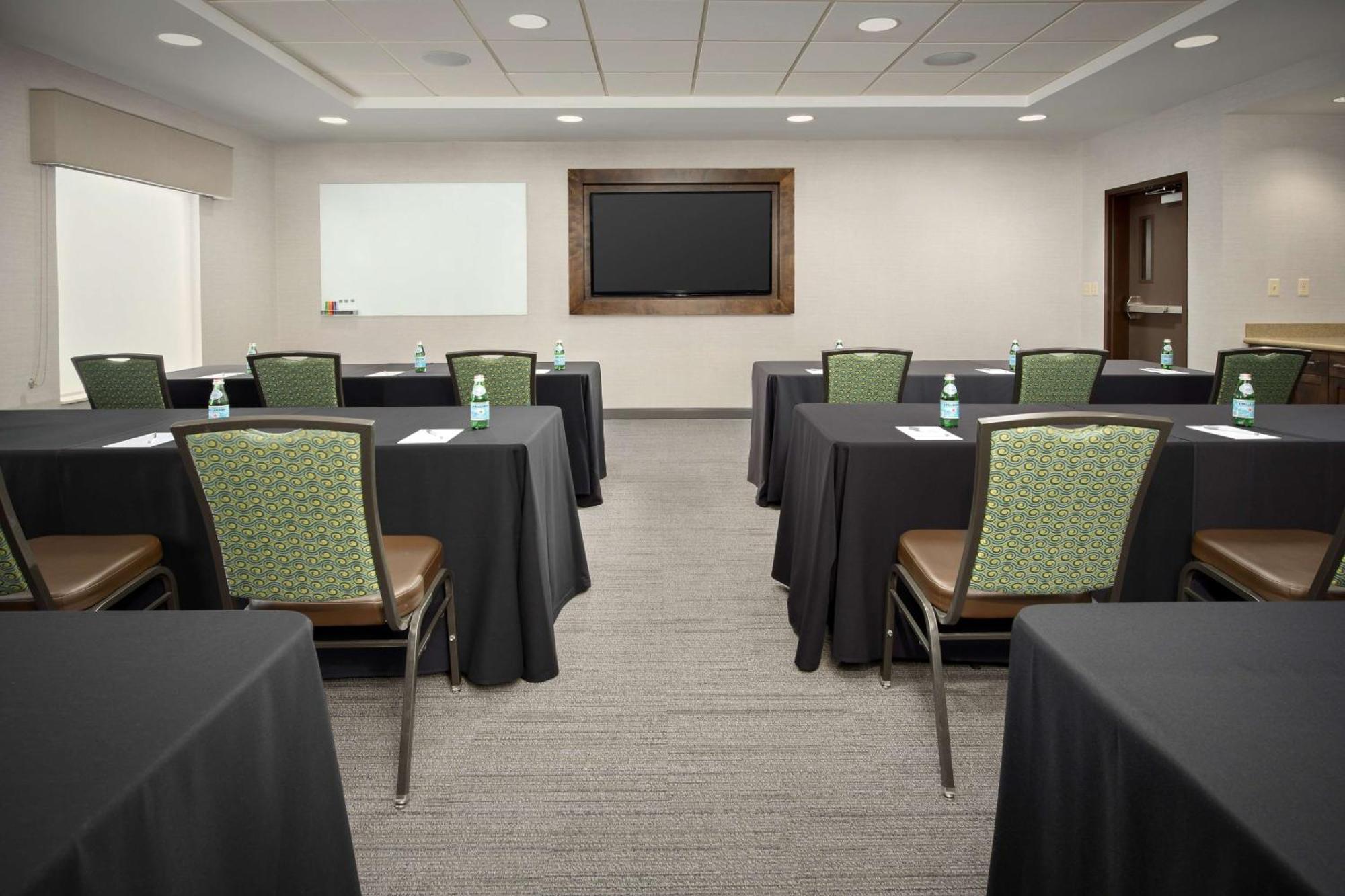 Hampton Inn & Suites Portland/Hillsboro-Evergreen Park Экстерьер фото