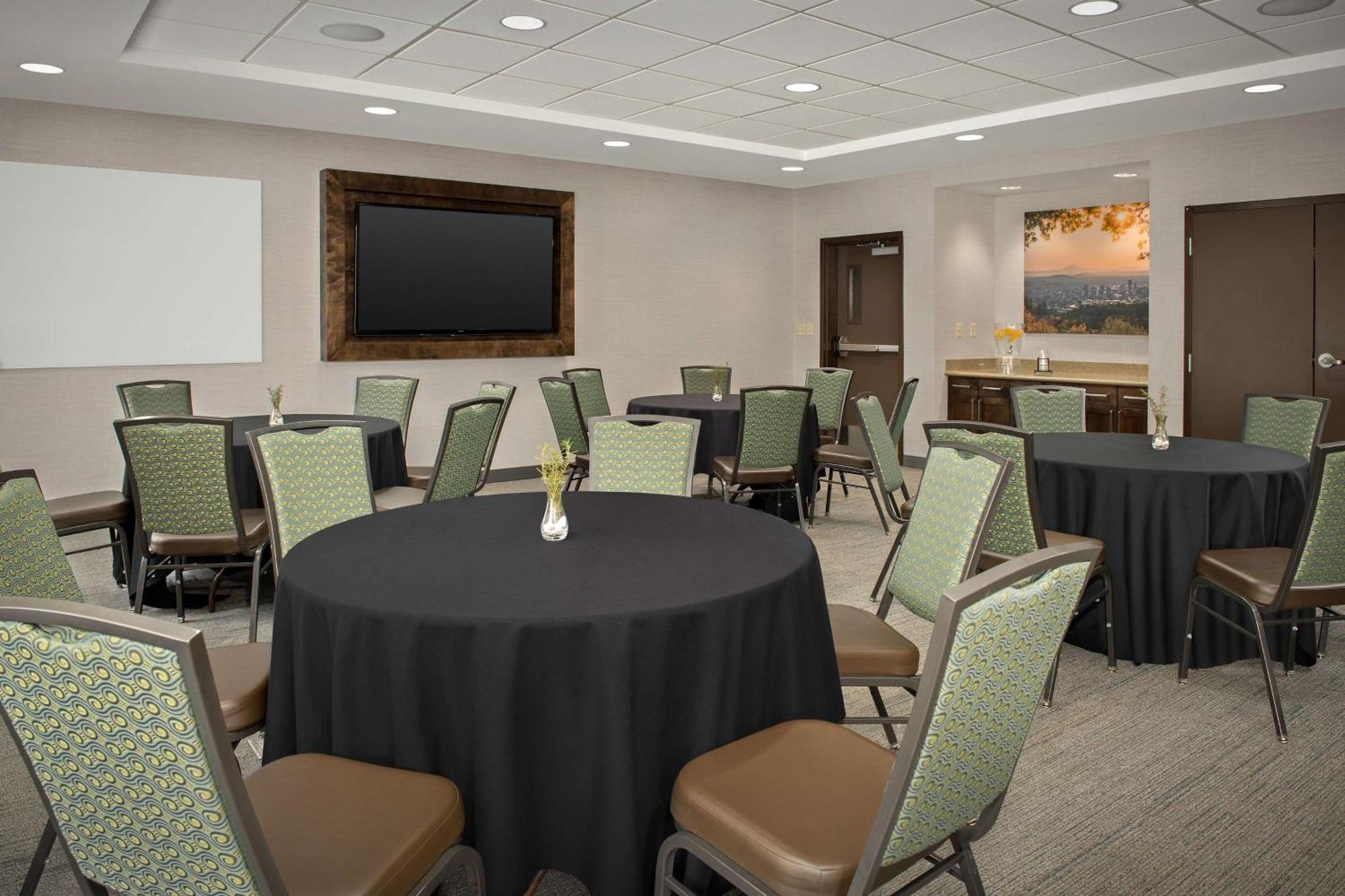 Hampton Inn & Suites Portland/Hillsboro-Evergreen Park Экстерьер фото