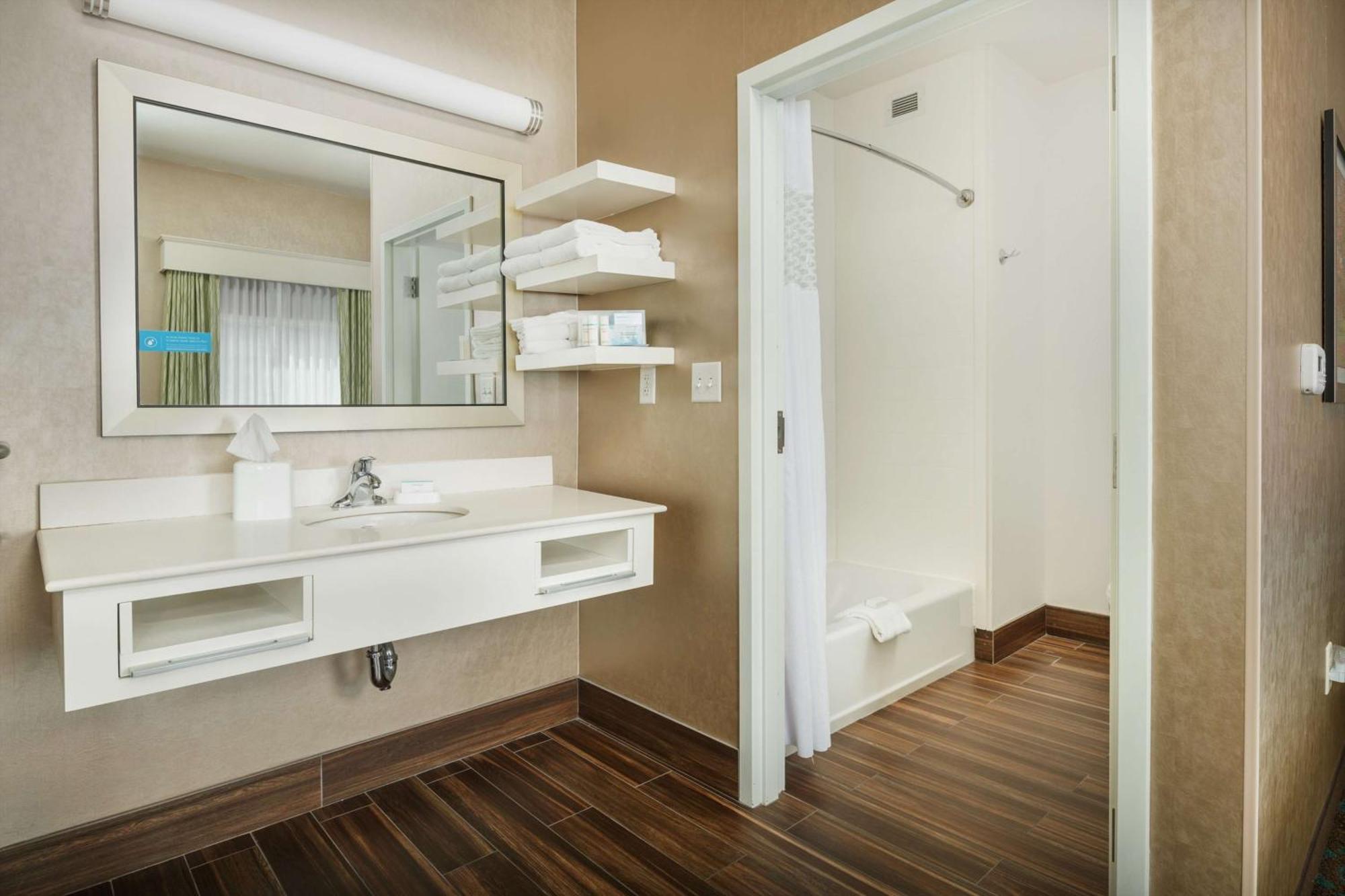 Hampton Inn & Suites Portland/Hillsboro-Evergreen Park Экстерьер фото